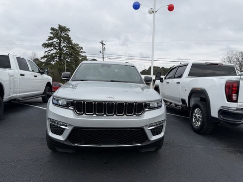 Used 2023 Jeep Grand Cherokee Limited w/ Luxury Tech Group II image 2