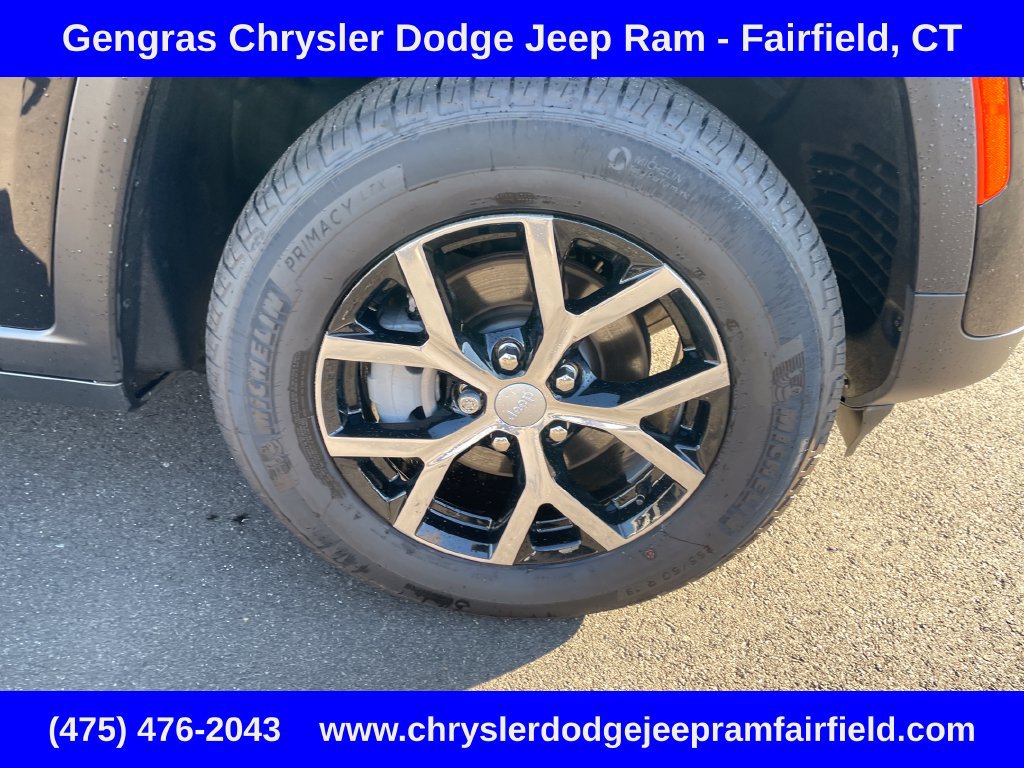 Used 2025 Jeep Grand Cherokee Limited AWD/4WD image 9