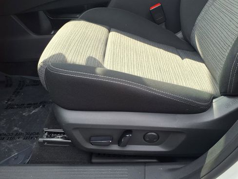 Used 2023 Nissan Rogue SV image 16