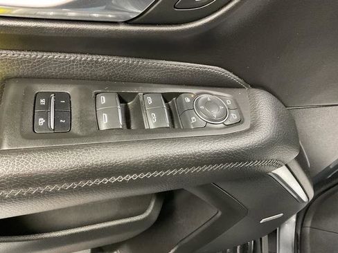 Used 2022 GMC Yukon XL Denali w/ Denali Ultimate Package AWD/4WD image 12