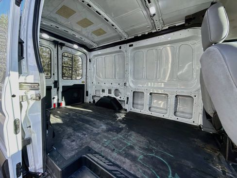 Used 2019 Ford Transit 250 130 Medium Roof RWD image 23