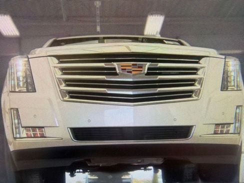 Used 2020 Cadillac Escalade Platinum RWD image 9