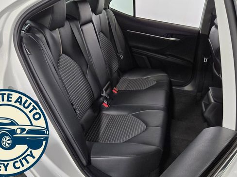 Used 2024 Toyota Camry SE image 29