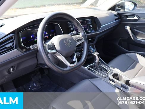 Used 2024 Volkswagen Jetta SE FWD image 9