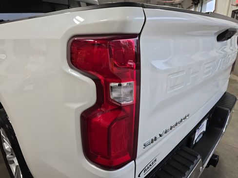 Used 2022 Chevrolet Silverado 1500 LTZ AWD/4WD image 37