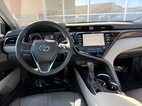 Used 2020 Toyota Camry XLE image 13
