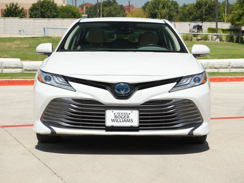 Used 2020 Toyota Camry XLE FWD image 8