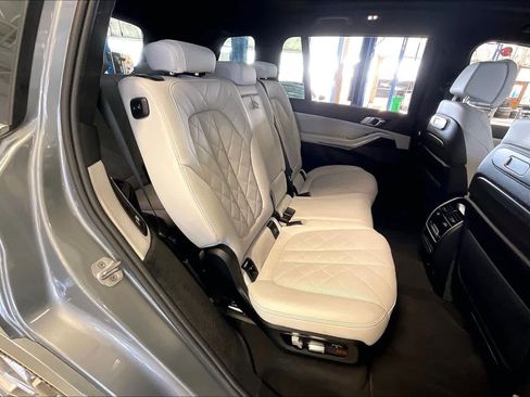 Used 2024 BMW X7 xDrive40i image 18
