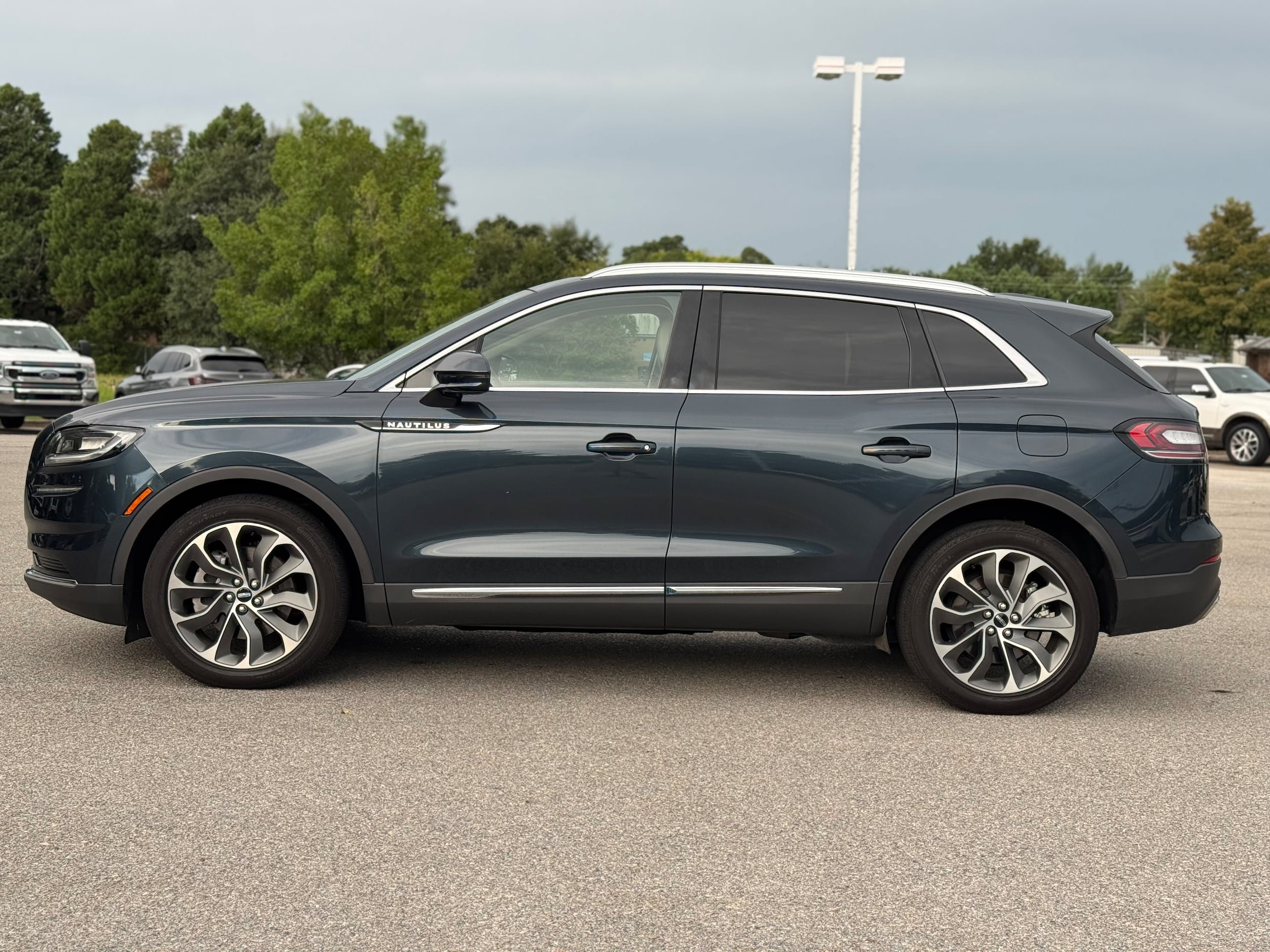 Used 2023 Lincoln Nautilus Reserve AWD/4WD image 26