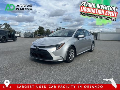 Used 2025 Toyota Corolla LE image 1