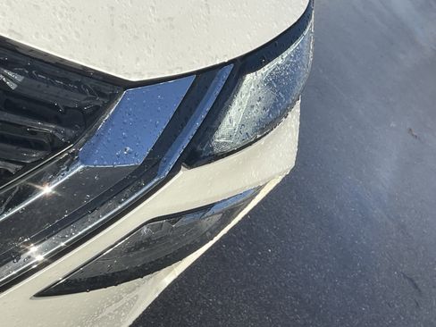 Used 2023 Nissan Rogue SL image 10