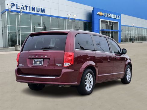 Used 2019 Dodge Grand Caravan SXT image 5