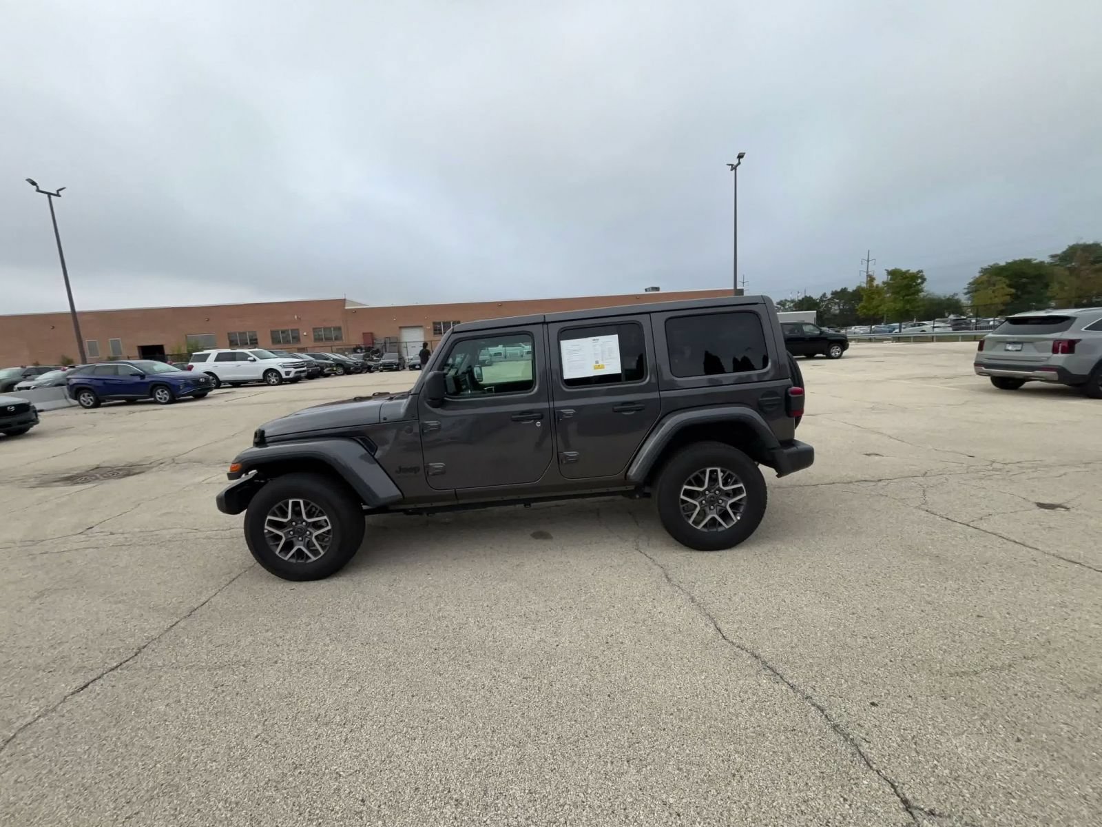 Used 2025 Jeep Wrangler Unlimited Sahara AWD/4WD image 8