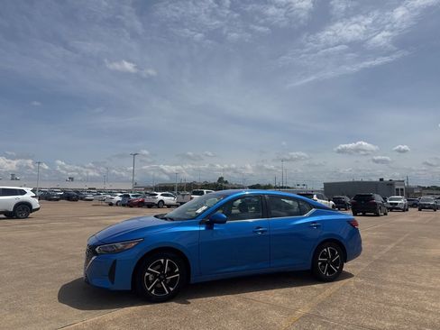 Certified 2025 Nissan Sentra SV FWD image 10