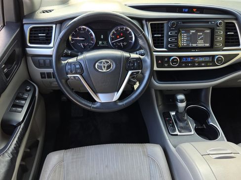 Used 2015 Toyota Highlander Plus image 12