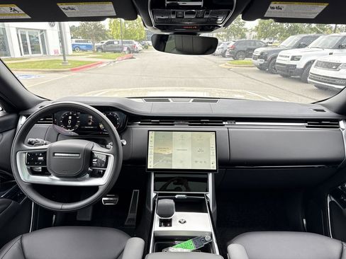 New 2025 Land Rover Range Rover SE image 19