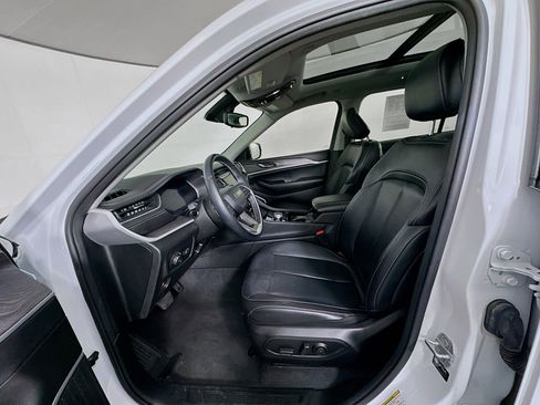 Used 2022 Jeep Grand Cherokee L Limited image 13