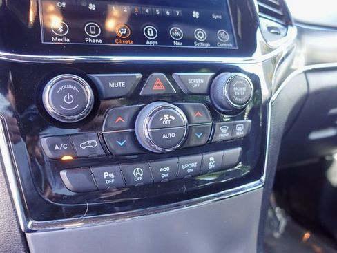 Used 2022 Jeep Grand Cherokee Limited AWD/4WD image 18