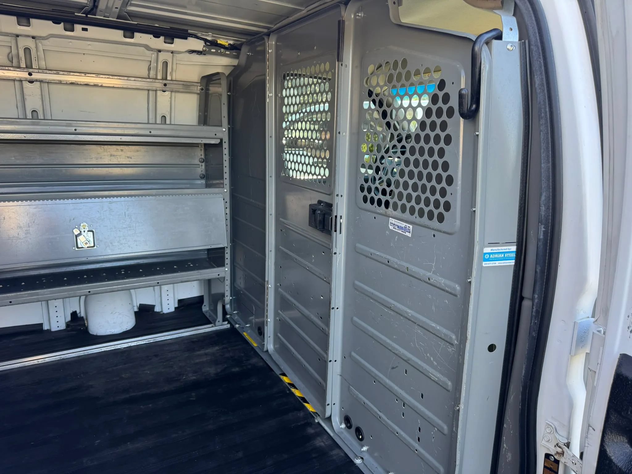 Used 2017 Chevrolet Express 2500 RWD image 18