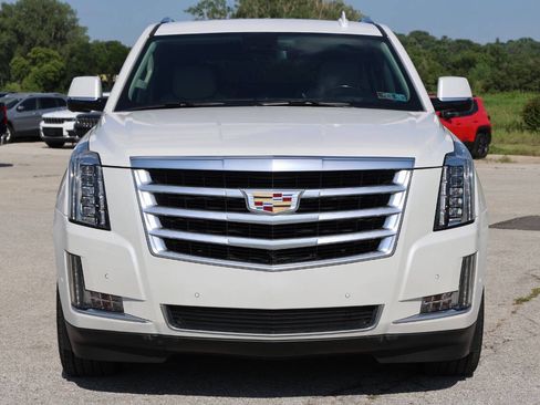Used 2020 Cadillac Escalade Luxury AWD/4WD image 2