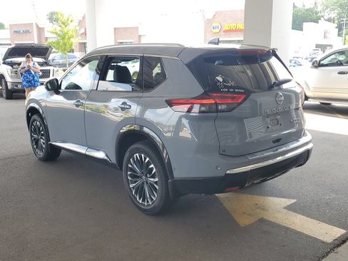 Used 2024 Nissan Rogue Platinum AWD/4WD image 3