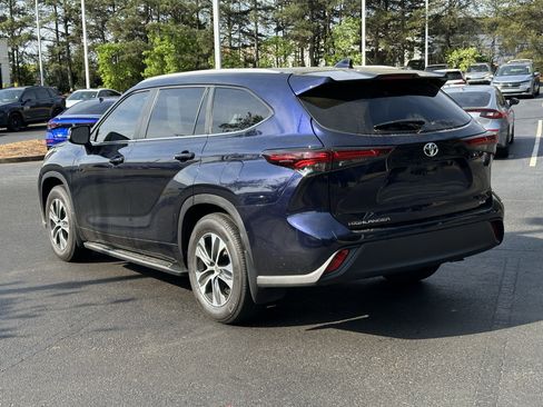 Used 2025 Toyota Highlander XLE image 12