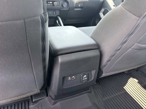 Used 2024 Nissan Frontier SV w/ SV Convenience Package RWD image 16