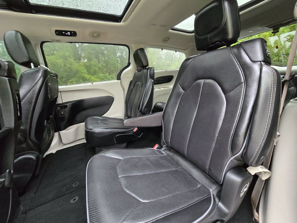 Used 2018 Chrysler Pacifica Limited w/ Advanced Safetytec Group FWD image 21