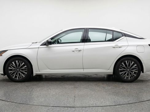 Used 2025 Nissan Altima 2.5 SV FWD image 5
