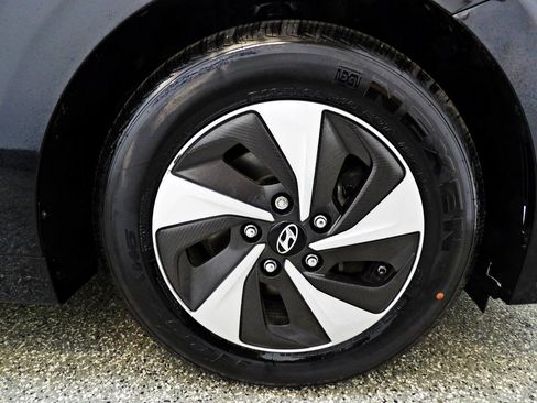 Used 2017 Hyundai Ioniq SEL image 21