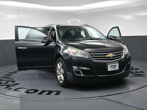 Used 2017 Chevrolet Traverse LT w/ Style and Technology Package AWD/4WD image 14