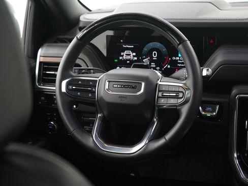 Used 2025 GMC Yukon Denali w/ Denali Reserve Package image 17