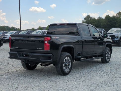 Used 2024 Chevrolet Silverado 2500 Custom w/ Custom Value Package AWD/4WD image 10