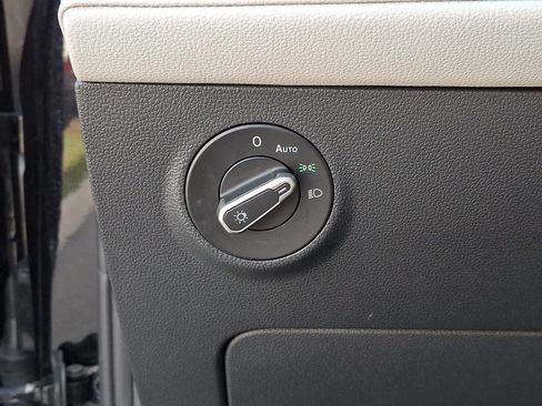 Used 2025 Volkswagen Taos S image 28