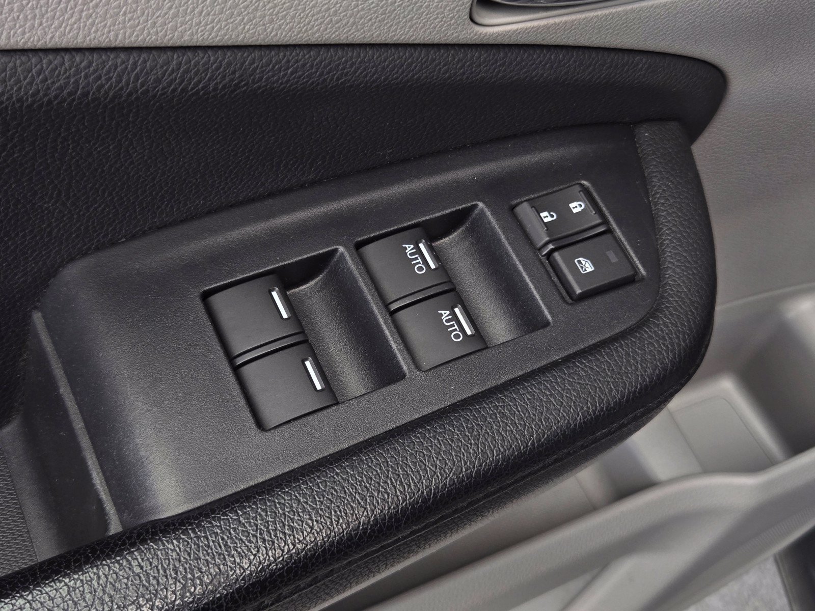 Used 2017 Honda Pilot EX image 9