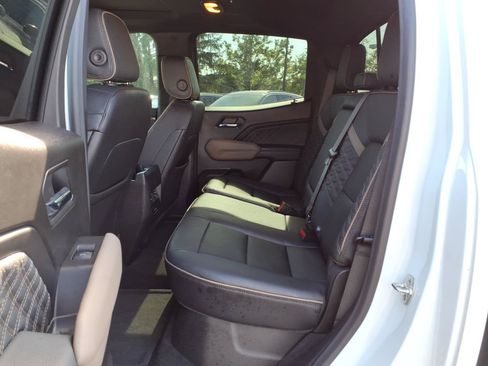 Used 2025 GMC Canyon Denali AWD/4WD image 25