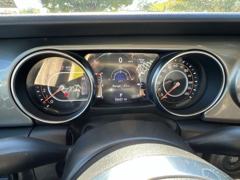 Used 2023 Jeep Gladiator Overland image 18