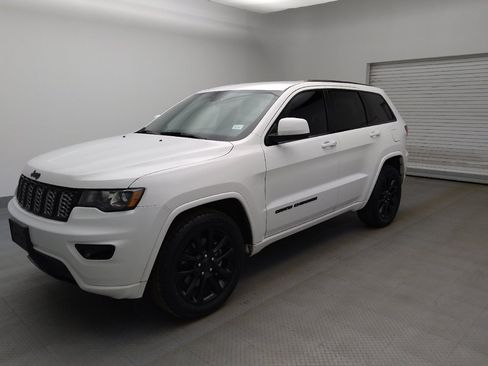 Used 2021 Jeep Grand Cherokee Laredo X RWD image 2