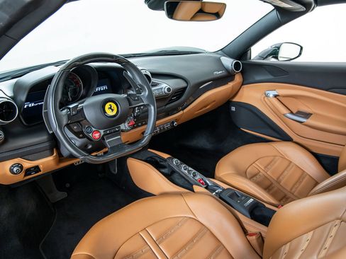 Certified 2022 Ferrari F8 Tributo RWD image 4