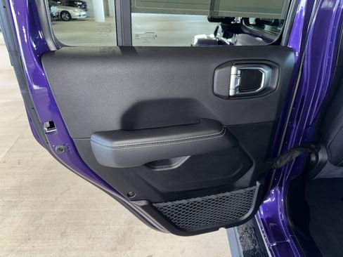 Used 2023 Jeep Wrangler Unlimited Sahara AWD/4WD image 16