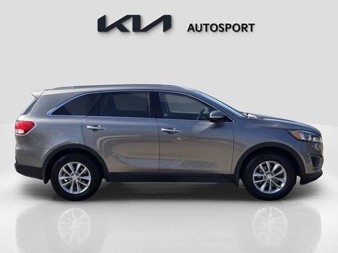 Used 2018 Kia Sorento LX image 8
