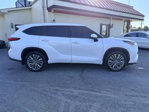 Used 2021 Toyota Highlander Platinum AWD/4WD image 4