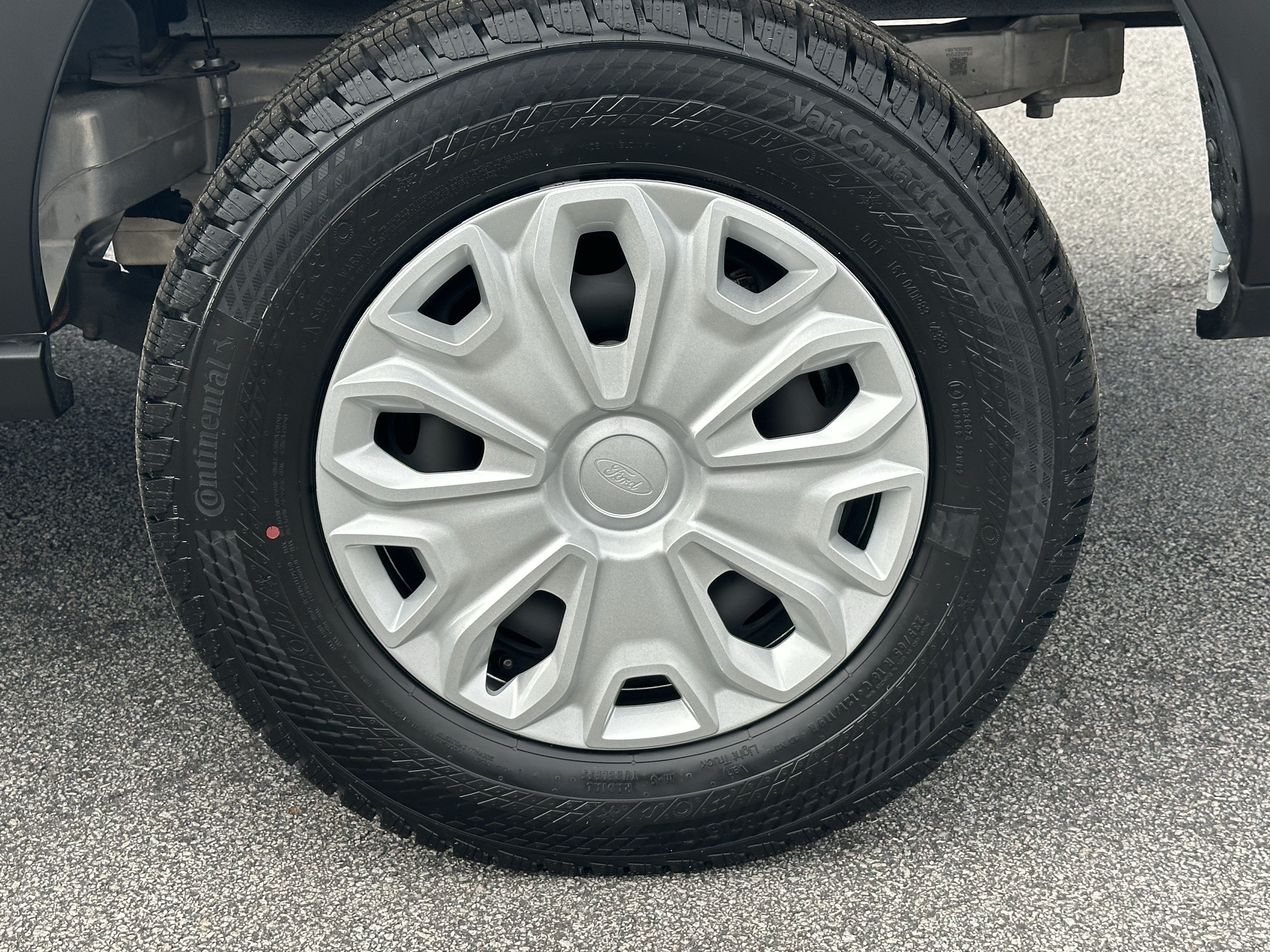 Used 2024 Ford E-Transit Low Roof RWD image 19