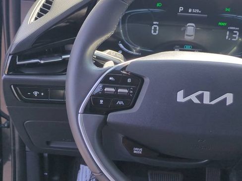 Certified 2025 Kia Niro EX FWD image 18