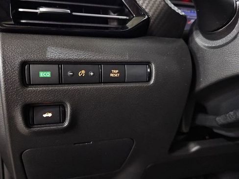 Used 2025 Nissan Sentra SR image 18