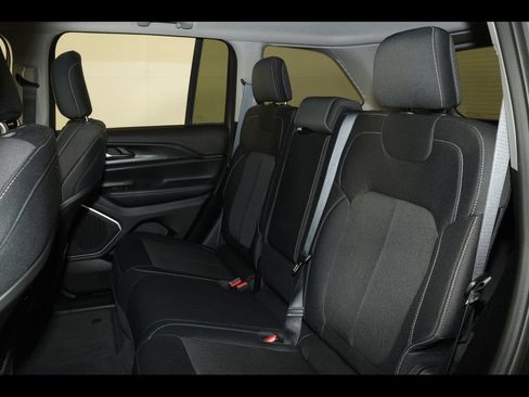 Certified 2022 Jeep Grand Cherokee Laredo w/ Luxury Tech Group I AWD/4WD image 27