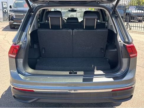 Used 2024 Volkswagen Tiguan SE image 31
