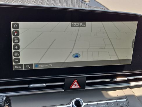 Used 2025 Hyundai Elantra SEL FWD image 17