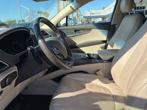 Used 2017 Lincoln MKX Reserve w/ Lincoln MKX Climate Package image 11