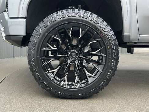 Used 2025 GMC Sierra 1500 Denali Ultimate image 9